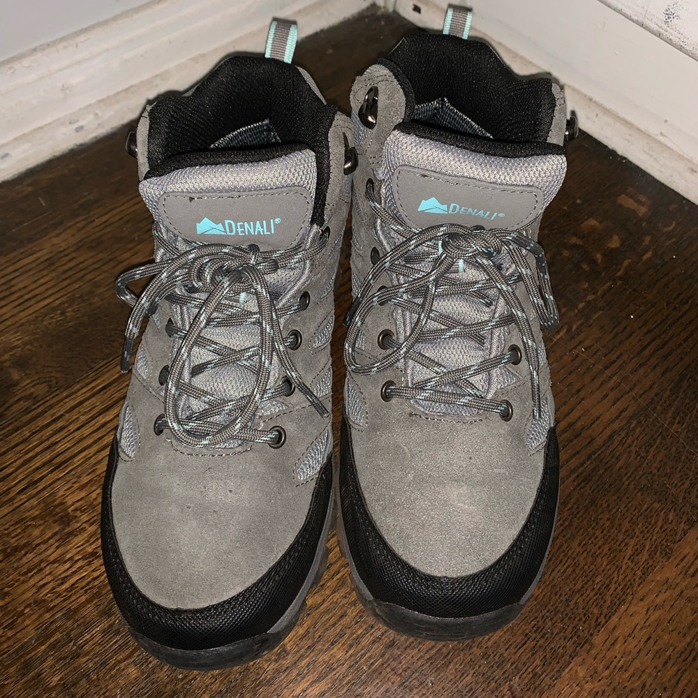 Denali hiking boots almost new